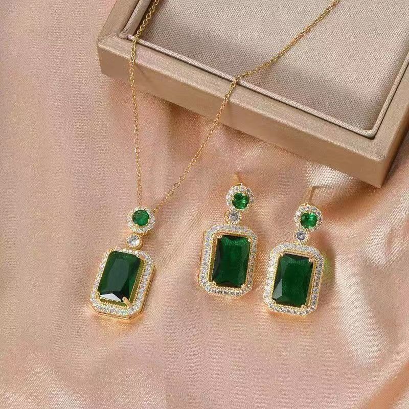Home Main 35 emerald jewelry set
