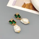 Baroque style pearl inlaid emerald earring - Image 3