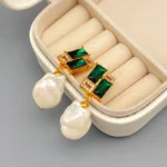 Baroque style pearl inlaid emerald earring - Image 2