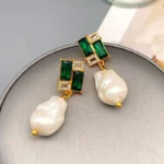 Baroque style pearl inlaid emerald earring