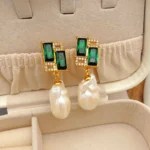 Baroque style pearl inlaid emerald earring - Image 4